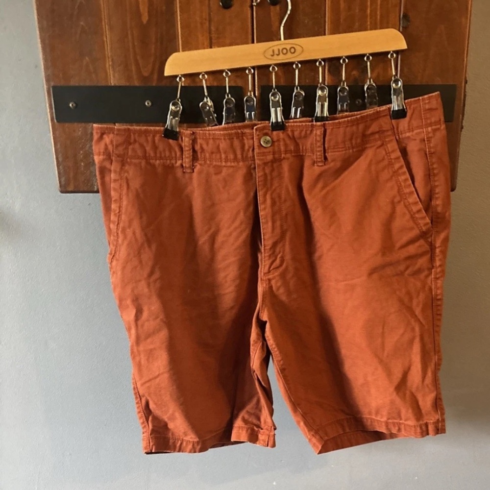 Old Navy Shorts Men’s Size 42 Flat Front Shorts Rust Casual Pockets